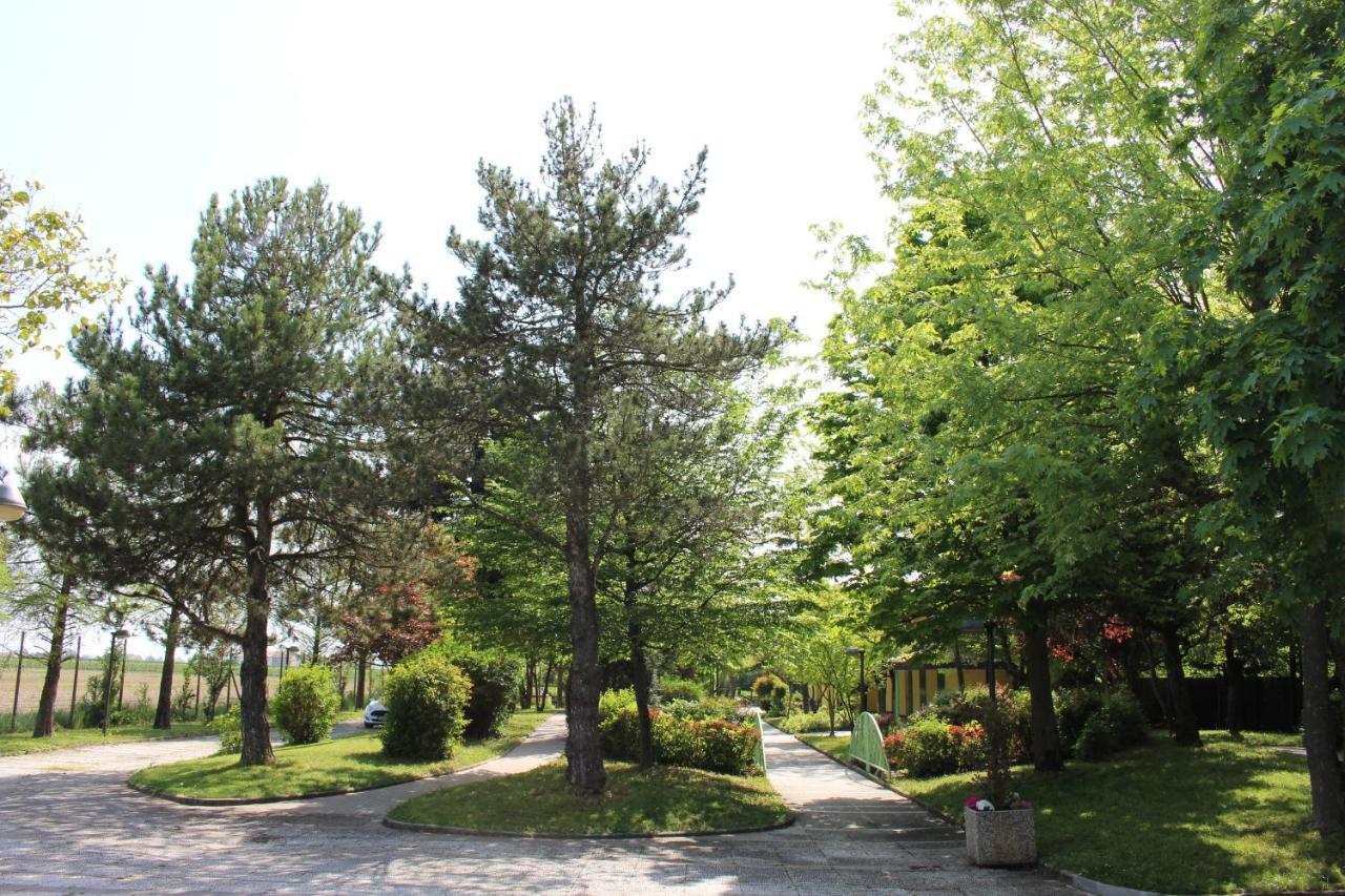 B&B Villa Dei Cigni Reali Carpi Exterior photo
